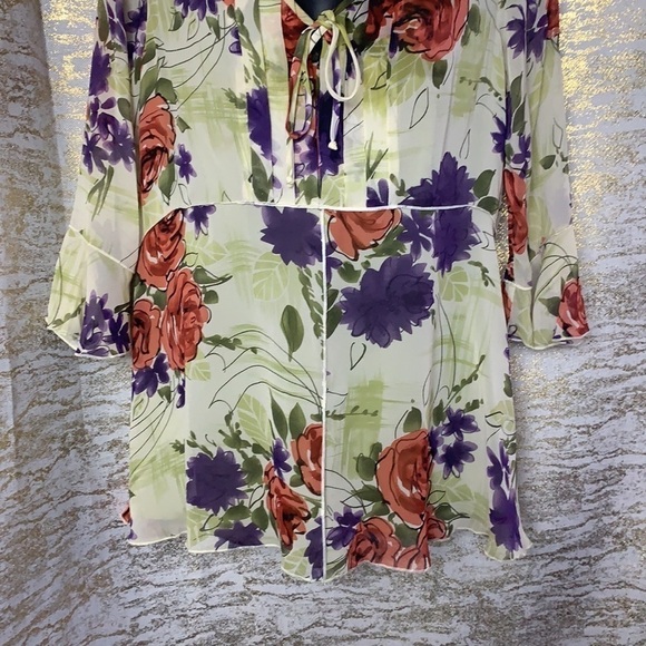 Nine West Light Cream Floral Print Bell Sleeve 100% Silk Blouse Size 8 - Picture 4 of 14